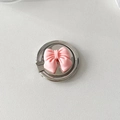 Detalle del soporte de anillo metálico para móvil con un lazo rosa mate en 3D - Lazo rosa pequeño