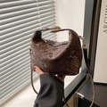 Borsa a mano minimalista marrone scuro con motivo a serpente e dettagli dorati - Marrone