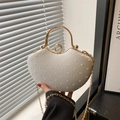 Elegante borsa da sera color crema con strass, manico dorato e trama a pois in rilievo - Bianco