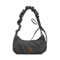 Anthrazitfarbene Denim-Unterarmtasche mit Falten-Hobo-Design und gerafftem Griff - Schwarz