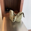 Olivgrüne große Tragetasche aus weichem Nylon mit verstellbarem breitem Schultergurt - Grün