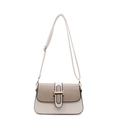 Borsa a tracolla beige in pelle PU con patta glitterata dorata e fibbia metallica H - Bianco Sporco