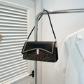 Sac à bandoulière noir tendance avec paillettes, surpiqûres et fermoir doré - Noir