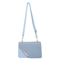 Sac bandoulière bleu clair chic avec rabat texturé et garniture dorée élégante - Bleu