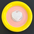 Vista dall'alto del supporto per telefono a cuore bianco su base in ceramica colorata - Stile Regalo Magnetico - Bianco / Bianco