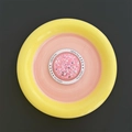 Close-up van een magnetische telefoonhouder met fonkelende roze pailletten en ring. - Rond / Roze