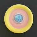 Detailopname van een ronde magnetische telefoonhouder met blauwe glitterpailletten. - Rond / Blauw