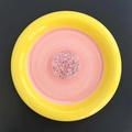 Close-up of heart round expandable phone grip with pink glitter and yellow border - Round / Pink