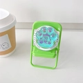 Détail du support de téléphone patte de chat avec cœur iridescent sur mini chaise verte - Vert Irisé (Magnétique)