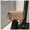 Dettaglio borsa a tracolla in pelle beige con fiocco dorato e manico a nodo - Cachi