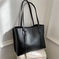 Minimalistische schwarze Shopper-Tasche aus weichem Leder mit schmalen Riemen - Schwarz