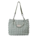 Lichtgroene geplooide puffer tote bag met decoratieve parels en zilveren kettingen - Groen