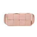 Borsa a tracolla intrecciata rosa con texture a serpente e forma rettangolare chic - Rosa