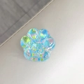 Primo piano di un supporto per telefono a forma di zampa di gatto glitterata e cangiante - Paillettes Colorate N. 3