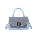 Lichtblauwe handtas met gestreepte stof en goudkleurige metalen D-logo gesp - Blauw