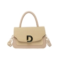 Borsa a tracolla beige con patta intrecciata e chiusura a fibbia metallica a D dorata - Cachi