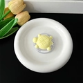 Gedetailleerd overzicht van een gele 3D-schildpadtelefoonhouder in een witte kom. - Magnetische Ondersteuning (Gift) / Geel