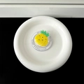 Dettaglio della spilla a forma di ananas in perline fatta a mano su carta regalo - Supporto Magnetico-Glitter Perline all'Ananas