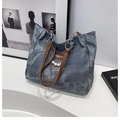Denimblauwe shopper met zilveren ketting, parel en bruine leren handvatten voor vrouwen - Standaardtype / Blauw