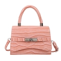 Sac à main rose à motif crocodile avec fermoir argenté et bandoulière amovible - Rose