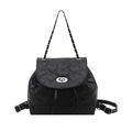 Schicker schwarzer Rucksack mit Herz-Steppmuster, Silberverschluss und Kettengurt - Schwarz