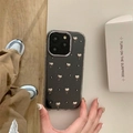 Κοντινή λήψη μαύρης θήκης iPhone με 3D ασημένιες καρδιές λάβας στο χέρι - iPhone 7/8/SE 2020 / Ασημί Καρδιά Λάβας (Γκλίτερ)