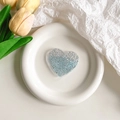 Dettaglio supporto telefono a cuore con glitter blu e rivestimento in resina - Cuore Sfumato Blu (Glitter Argento)