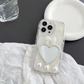 Detail of DIY decoden iPhone case with heart mirror, cream texture and pearls - Bow Heart Mirror / iPhone 7/8/SE 2020