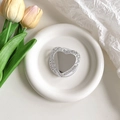 Macro detail of heart-shaped phone grip with silver glitter edge and central mirror - Magnetic Silver Mirror Heart