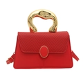 Borsa rossa in similpelle con patta intrecciata e manico in metallo dorato - Rosso