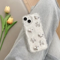 Vue détaillée d'une coque blanche texturée avec des breloques cœur et chien ballon - Chien Strass Cœur (iPhone 7/8/SE 2020)