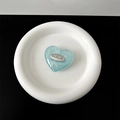 Soporte de móvil en forma de corazón azul claro traslúcido con placa de metal hecha a mano - Soporte Transparente-Azul Brillante (Etiqueta de Plata Corazón Inglés)