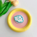 Cloud-shaped mirror phone grip with green smile face on a decorative ceramic plate - Light Green