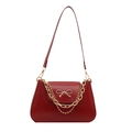 Sac bandoulière en cuir rouge rétro avec nœud doré et doubles chaînes décoratives - Rouge