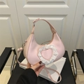 Bolso bandolera rosa con forma de corazón para mujer con diseño de media luna y encaje - Rosa