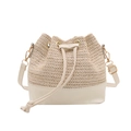 Borsa a secchiello intrecciata crema con trama di paglia, dettagli in pelle e tracolla - Bianco