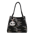 Schwarze Canvas-Tragetasche mit bunten Wellenstickereien und süßem Plüsch-Panda-Anhänger - Mit Ornament / Schwarz