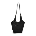 Bolso tipo cubo minimalista en negro con textura de lichi y colgante redondo - Negro