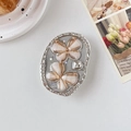 Détail du support de téléphone avec papillon perlé et strass en forme de cœur sur fond blanc - Support Transparent-Ciel Étoilé-Papillon Abricot