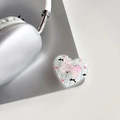 Detail der herzförmigen Katzen-Handyhalterung mit rosa Schleife auf Laptop - Transparenter Ständer - Drehbar Schleife Herz - Aprikosenfarbene Katze