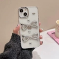 Dettaglio della custodia trasparente per iPhone con fiocchi 3D argento e perline metalliche - Cornice Galvanizzata - Trasparente - Fiocco in Perla di Metallo / iPhone 7/8/SE 2020