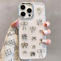 Dettaglio di fiocchi d'argento e glitter su custodia per iPhone tenuta in mano - Cornice Galvanizzata - Glitter - Set di 13 Fiocchi / iPhone 7/8/SE 2020