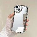 Custodia a specchio argento per iPhone con design a onde e finitura a texture metallica - 7/8/SE 2020 / Argento Galvanizzato