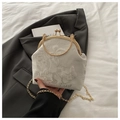 Sac à main élégant en dentelle blanche avec broderie papillon 3D et chaîne dorée - Blanc
