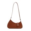 Borsa a spalla in pelle PU color caramello con fibbia argento e forma a mezzaluna - Marrone
