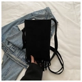 Sac à bandoulière en daim noir avec franges bohèmes et longue lanière - Noir