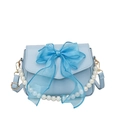 Minimalistische hellblaue Handtasche mit Organza-Schleife und Perlenkette für Damen - Blau