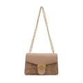 Bolso baguette beige elegante con relieve de loto y cadena con hebilla M dorada - Caqui