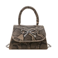 Borsa a tracolla alla moda con motivo serpente marrone e fiocco argento su sfondo bianco - Cachi