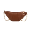 Bolso croissant marrón plisado con cadena dorada y diseño bandolera de moda actual - Marrón